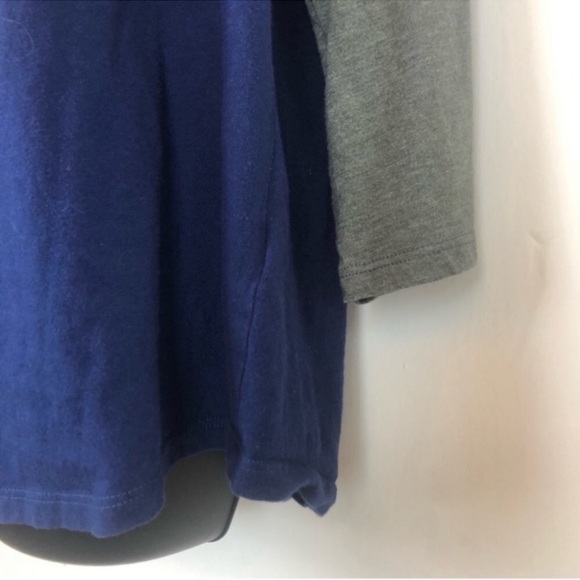 Torrid Women’s Size 0 Raglan top Navy blue with Gray Sleeves Excellent Condition - Picture 7 of 8